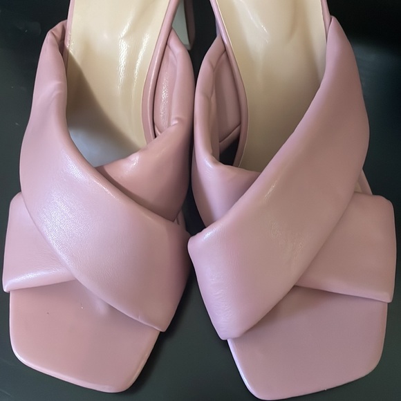 Pink heels - Picture 2 of 3